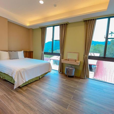 Zhaohong Homestay Ючи Екстериор снимка