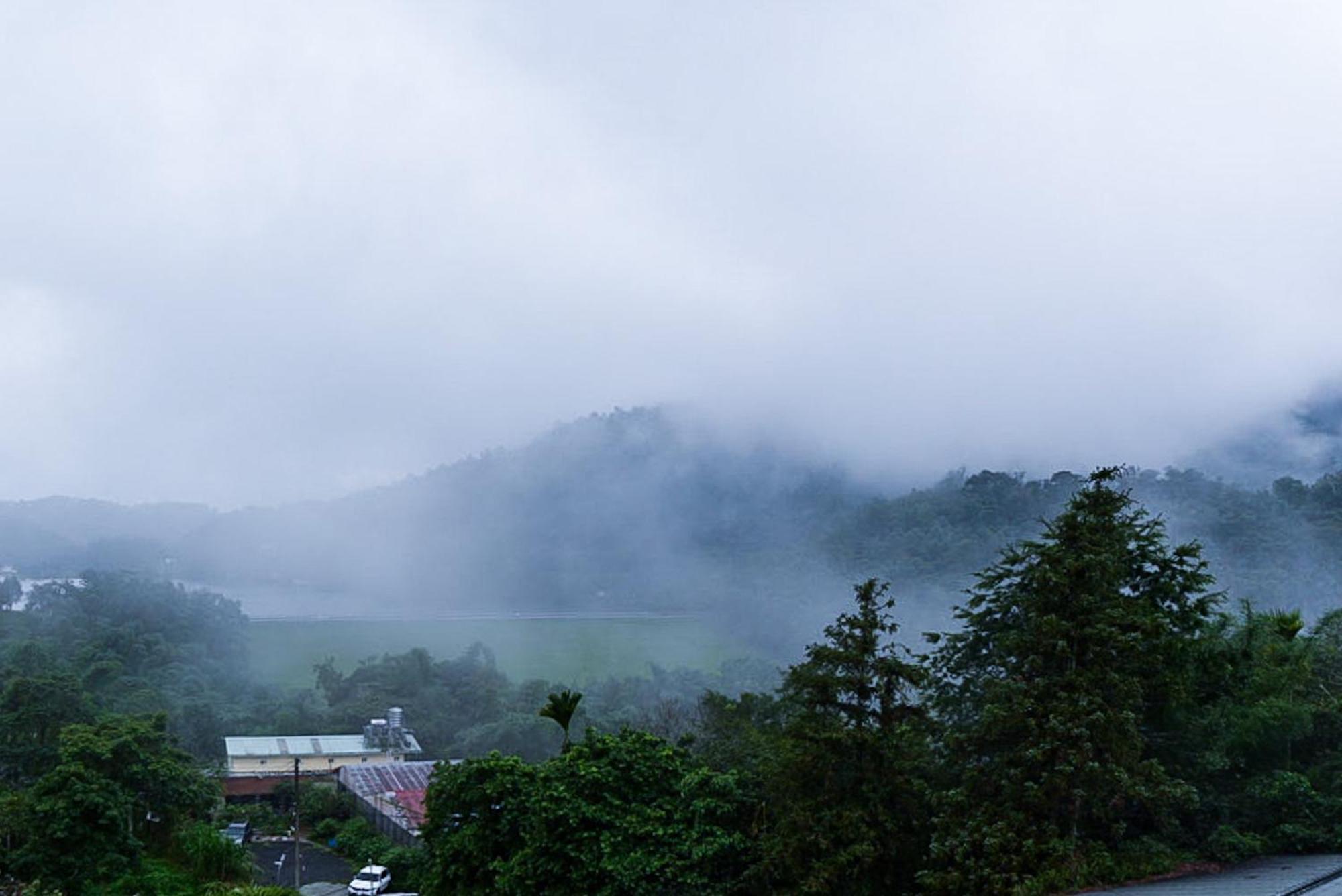 Zhaohong Homestay Ючи Екстериор снимка